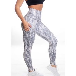 Ptula Chandre Birch Marble High Rise Legging 28” Women’s Size Medium